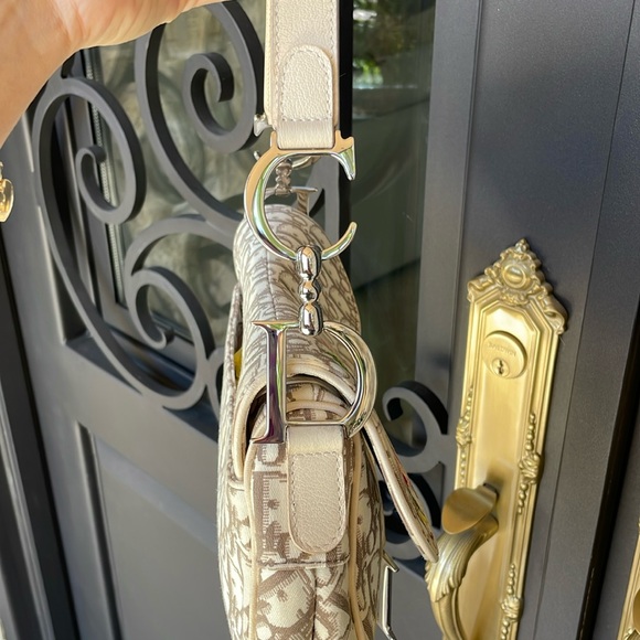 Christian Dior beige floral saddle bag - Picture 8 of 17